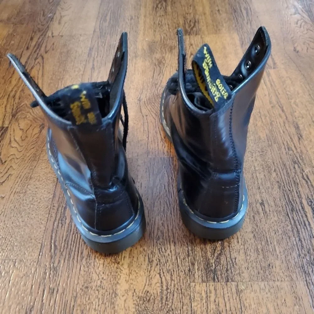 Dr Martens Boots Unisex Sz 5 Men 6 Ladies Black Leather Airwair Cushioned Soles